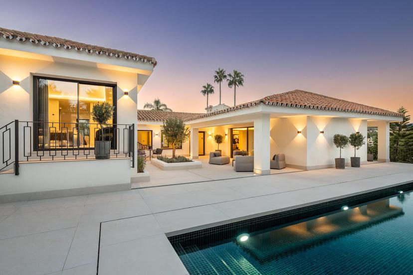 5 bedrooms Villa for Sale in Nueva Andalucía