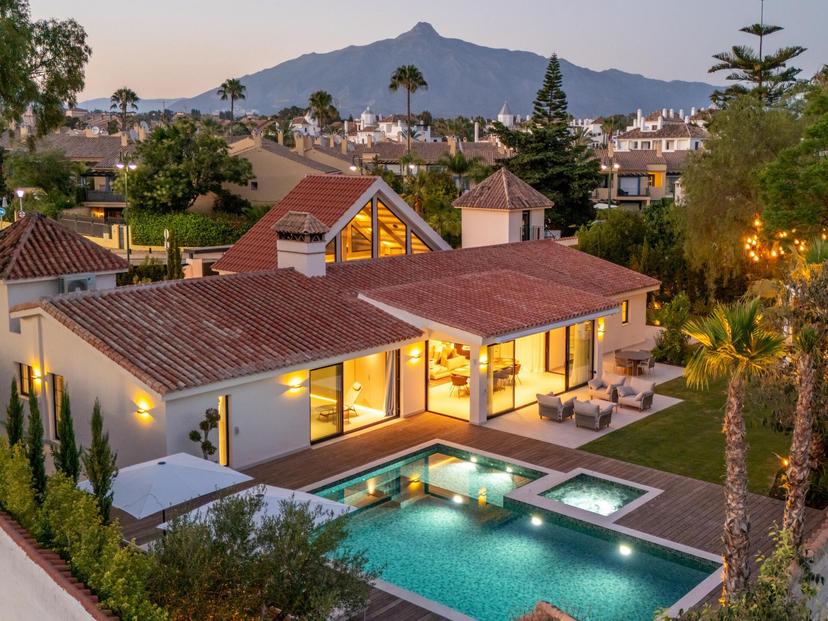 5 bedrooms Villa for Sale in Marbella