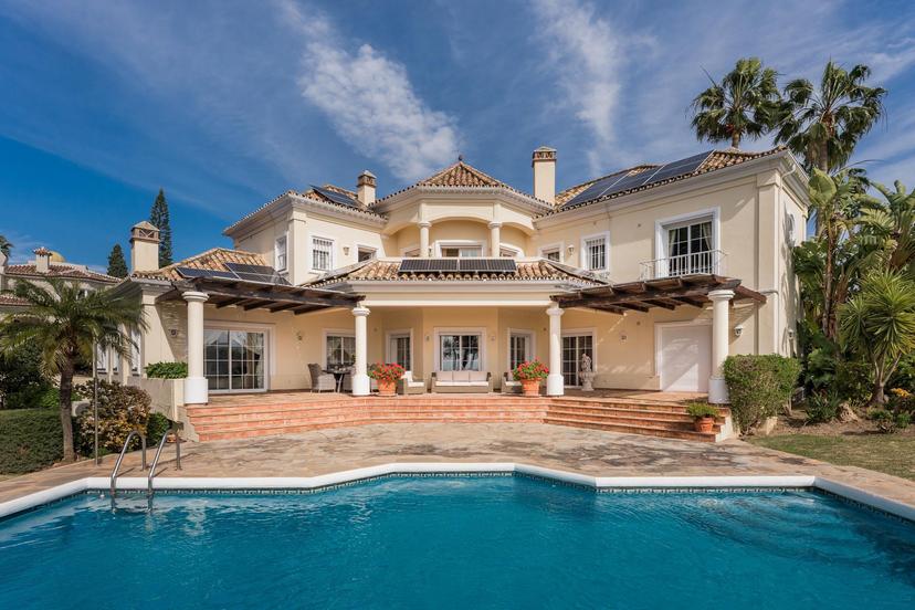 4 bedrooms Villa for Sale in Elviria