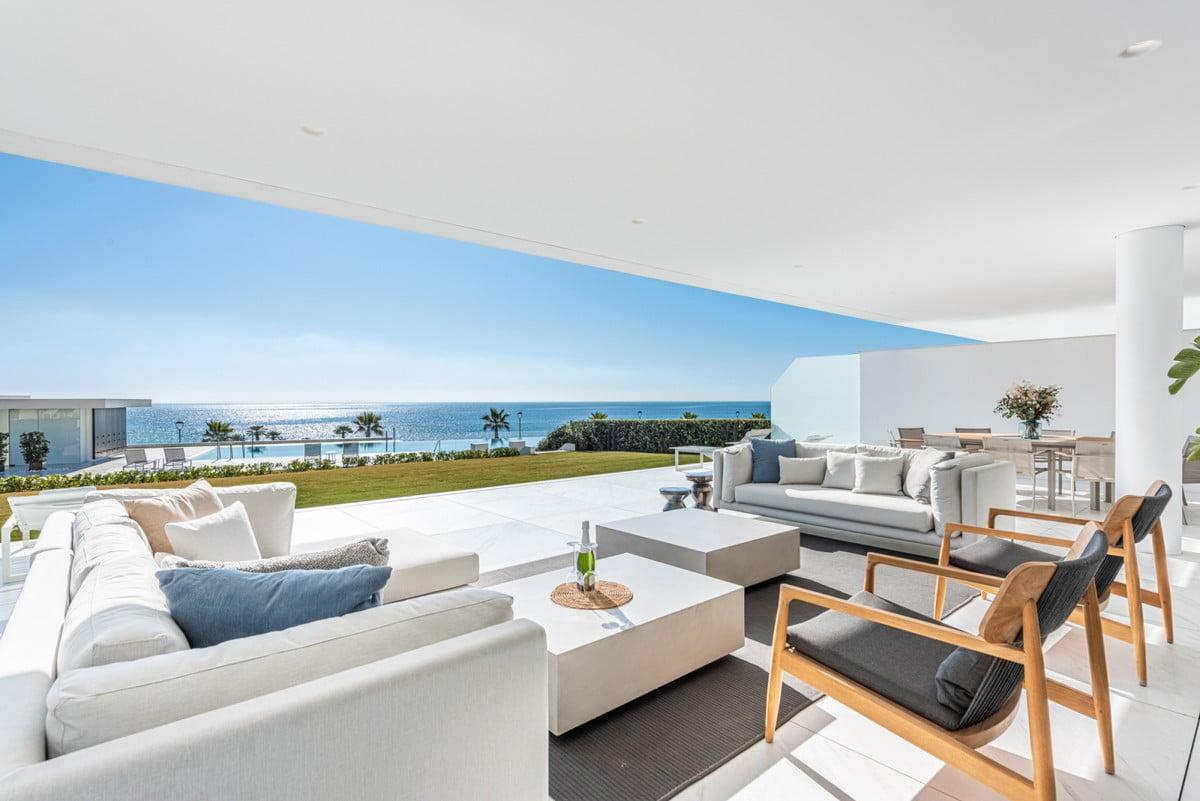 Flat with sea view – Estepona